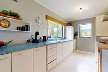 1101 Queen Street East, Levin