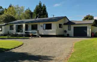 1101 Queen Street East, Levin