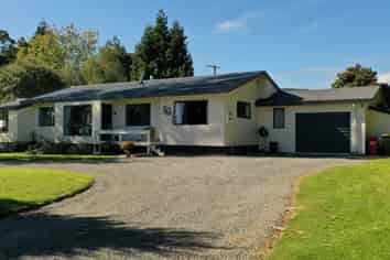 1101 Queen Street East, Levin