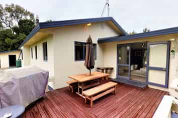 1101 Queen Street East, Levin