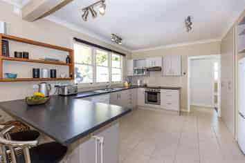 1738 State Highway 1, Marton