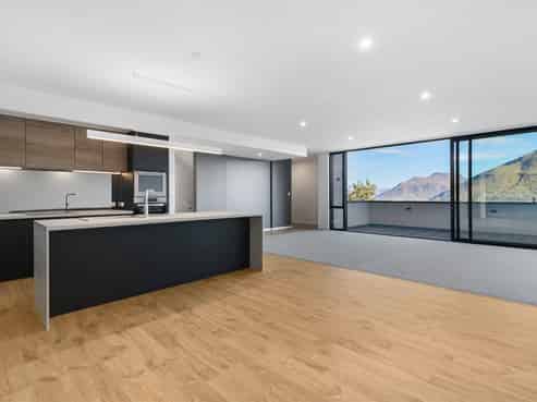 2/14 Vancouver Drive, Queenstown Central