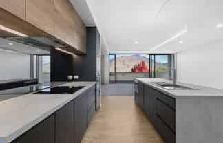 2/14 Vancouver Drive, Queenstown Central