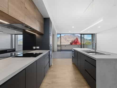 2/14 Vancouver Drive, Queenstown Central