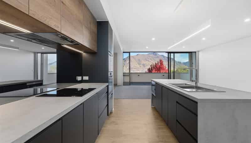 2/14 Vancouver Drive, Queenstown Central