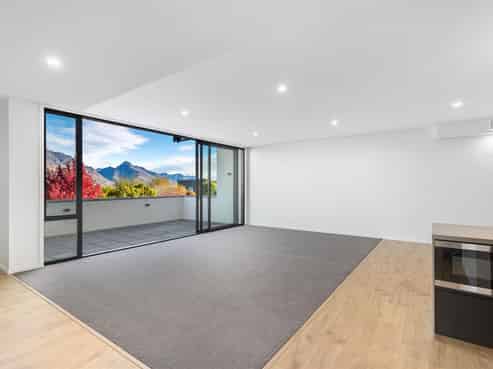 2/14 Vancouver Drive, Queenstown Central