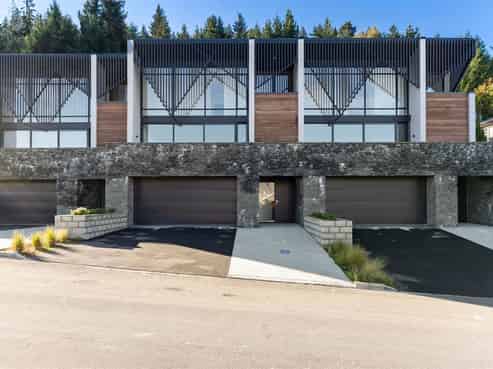 2/14 Vancouver Drive, Queenstown Central