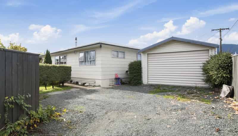 2/337 Nayland Road, Stoke