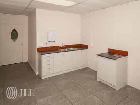 High Profile City Fringe Showroom/Office