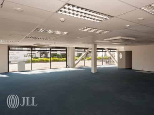 High Profile City Fringe Showroom/Office