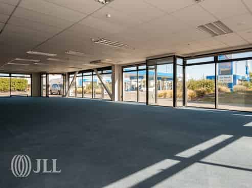 High Profile City Fringe Showroom/Office