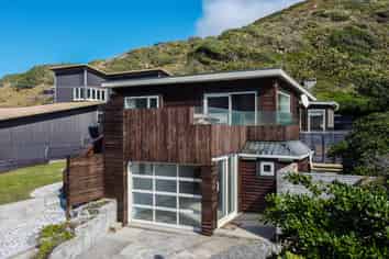 1087 Makara Road, Makara