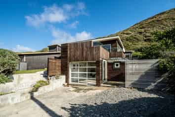 1087 Makara Road, Makara