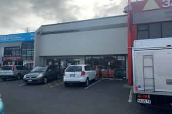 Road front retail right on Cavendish 