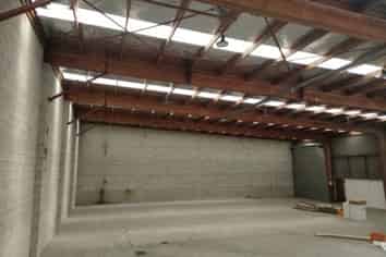 Refurbished 845m2 warehouse, high stud