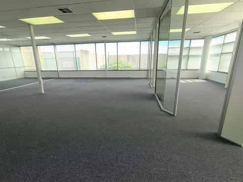 Flexible Office - Generous Parking