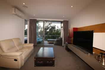 G06/585 Beach Road, Rothesay Bay