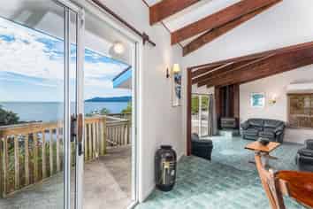 18 Heretaunga Crescent, Cable Bay