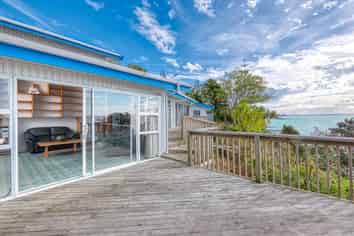 18 Heretaunga Crescent, Cable Bay