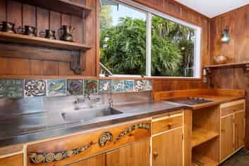 18 Heretaunga Crescent, Cable Bay