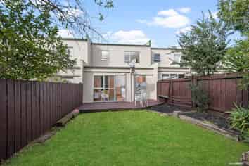 4/351 West Coast Road, Glen Eden