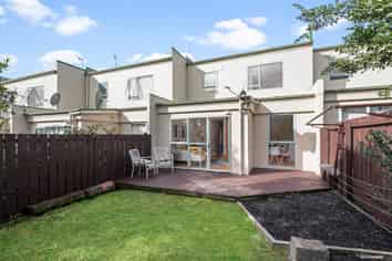 4/351 West Coast Road, Glen Eden