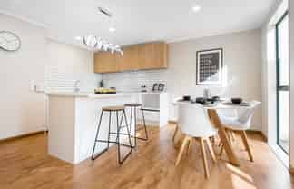 4/351 West Coast Road, Glen Eden