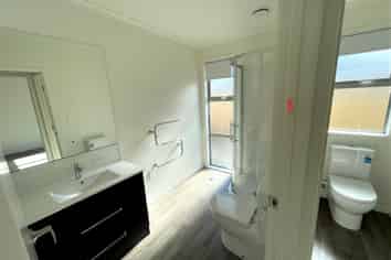 2/11 Miro Street, Maeroa