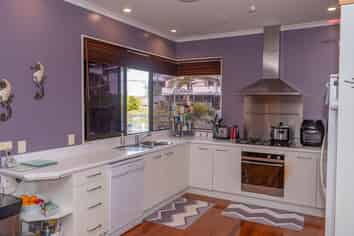 6 Stratford Drive, Cable Bay