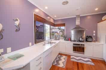 6 Stratford Drive, Cable Bay