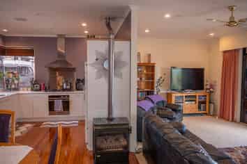 6 Stratford Drive, Cable Bay