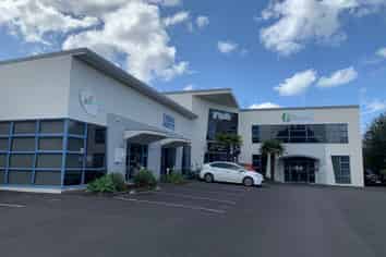 130sqm Office with 4 exclusive car parks at the core of the North Shore Industrial Zone