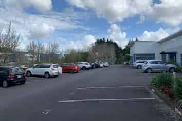 130sqm Office with 4 exclusive car parks at the core of the North Shore Industrial Zone