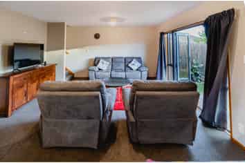 2/2/106 Ruskin Street, Addington