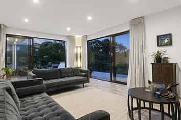 6b Pounamu Avenue, Greenhithe