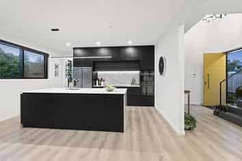 6b Pounamu Avenue, Greenhithe