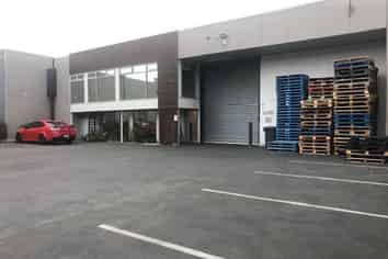 Consented Racking Plus Sublease of FF Offices