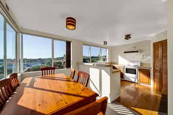 61 Paynters Avenue, Strandon