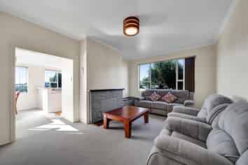 61 Paynters Avenue, Strandon