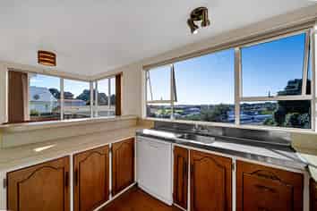 61 Paynters Avenue, Strandon