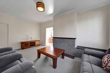 61 Paynters Avenue, Strandon