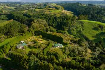 230 Old Highway, Whakamarama