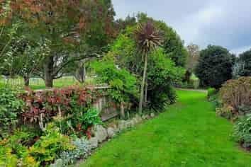 220 Dixons Line, Bunnythorpe