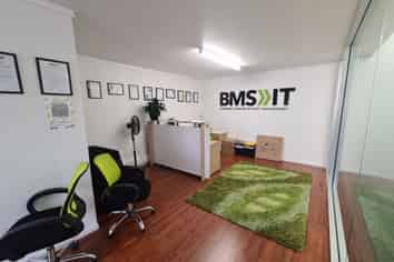 Standalone high-stud warehouse plus office