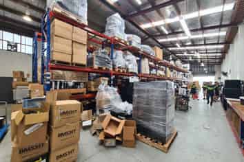 Standalone high-stud warehouse plus office