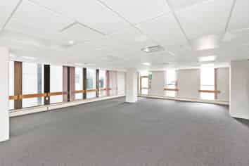 AUCKLAND CITY BUILDING WITH 90% NBS