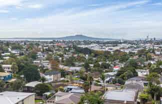 B102/553- Glenfield Road, Glenfield