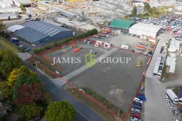 4,500sqm metaled yard with services