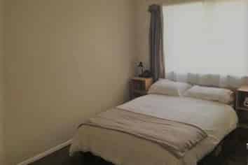 1 Barnfield Place, Glendene