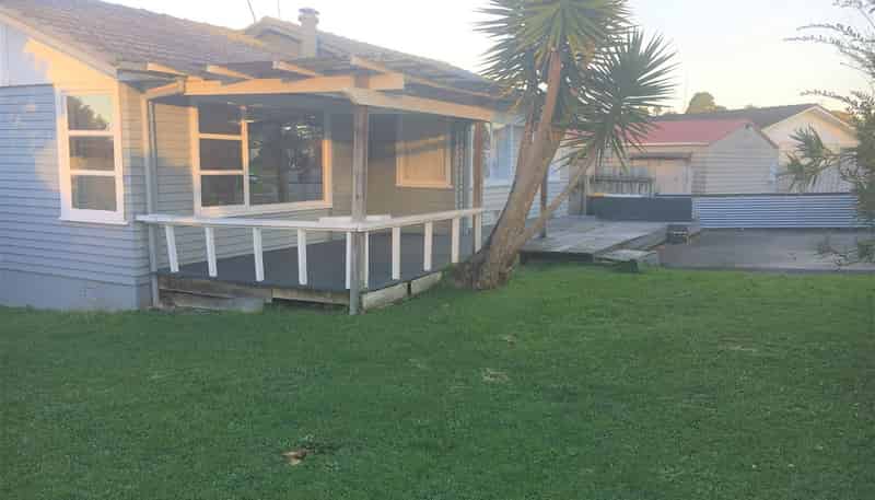 1 Barnfield Place, Glendene